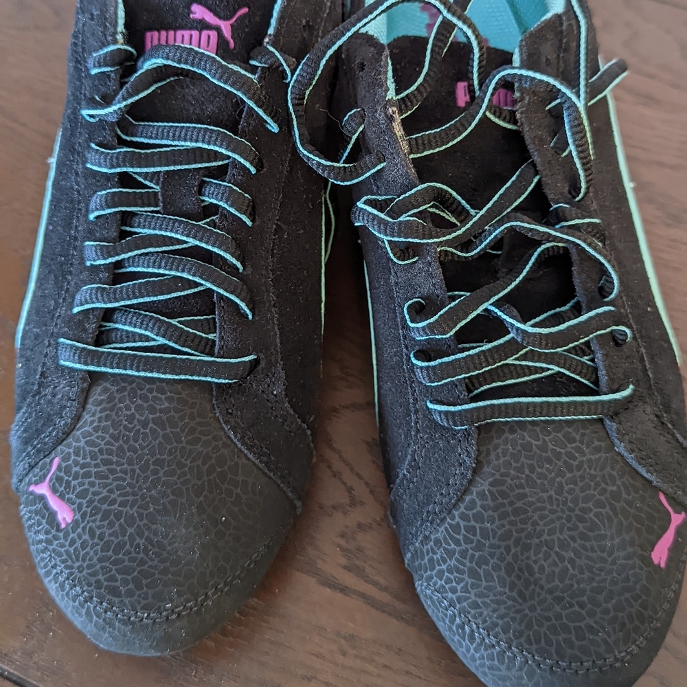 7.5 Women's Puma Shoes